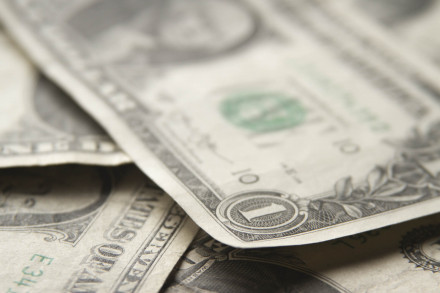 Экономисты рассказал, чем может обернуться для России обвал доллара