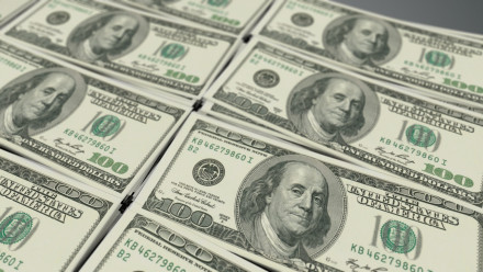 Экономист дал россиянам совет насчет сбережений в долларах